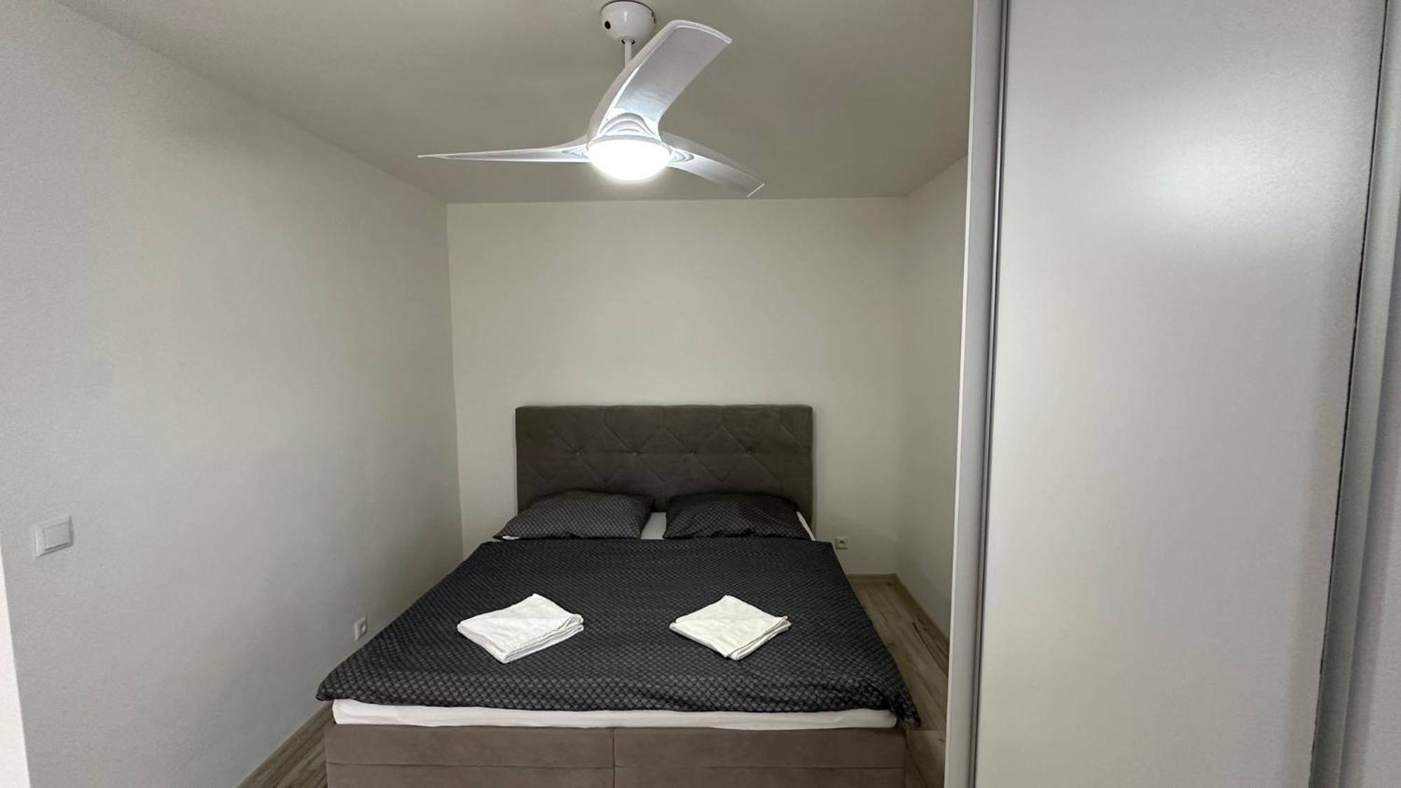 2 Room Apartment With Balcony Liptovský Mikuláš Buitenkant foto
