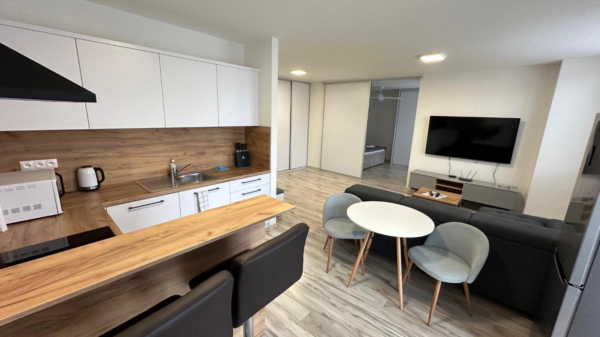 2 Room Apartment With Balcony Liptovský Mikuláš Buitenkant foto